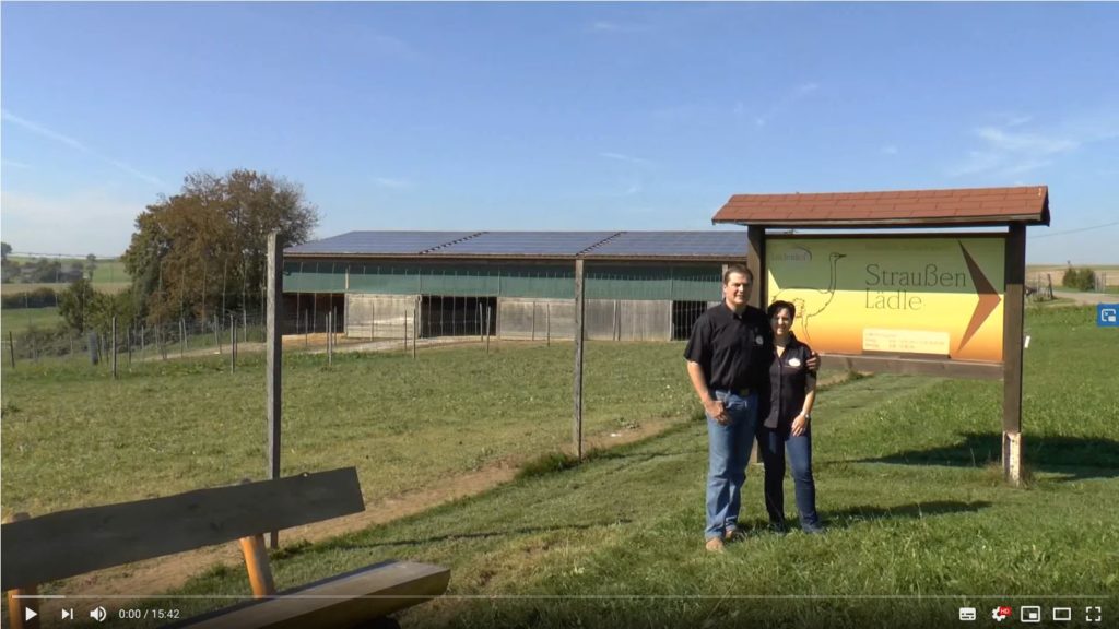 Henrike und Michael Bosch vor ihrer Straßenfarm
