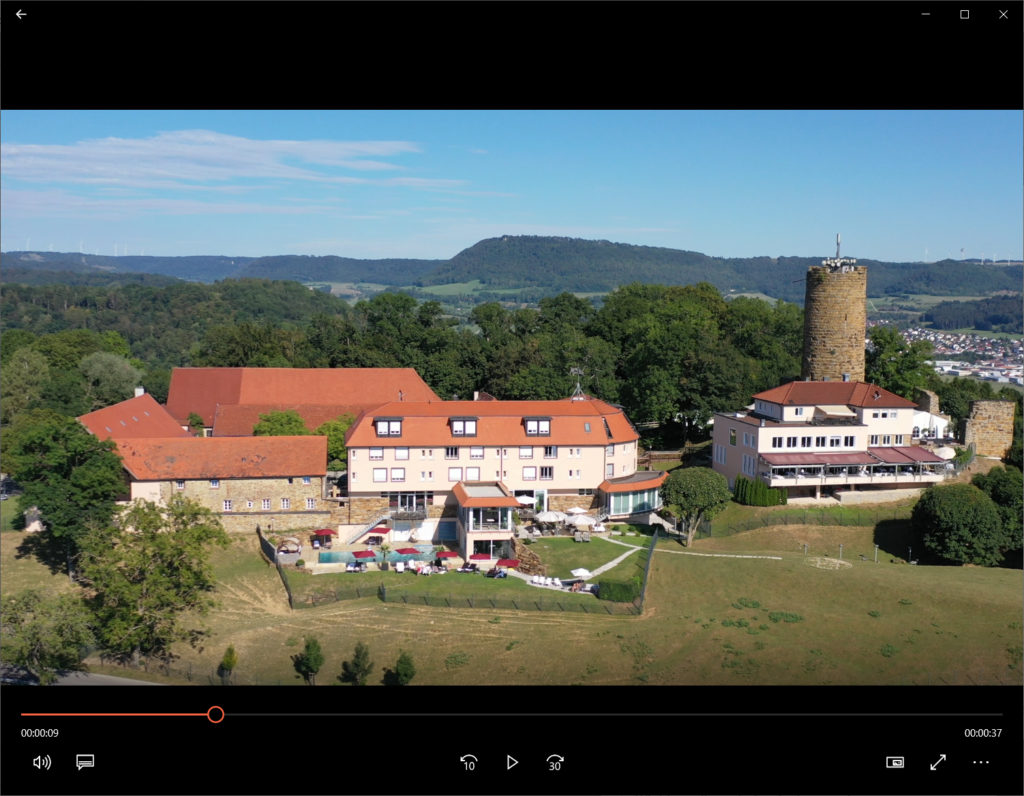Drohnenflug über die Burg Staufeneck in Salach
